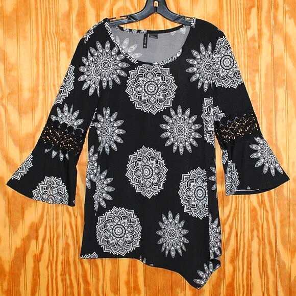 New Directions Black & White Mandala Print Top - Size L - Picture 1 of 6